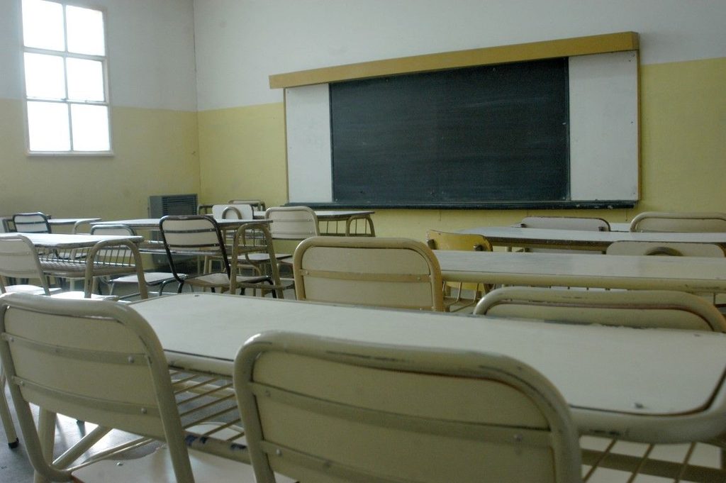 Marcelo Leguizamón expresó su preocupación por la cobertura de vacantes y pidió informes por las renuncias de docentes y nodocentes en las escuelas bonaerenses.