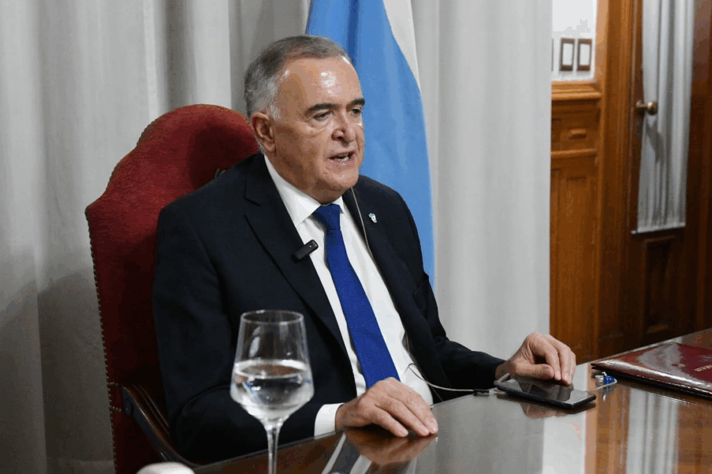 El gobernador de Tucumán, Osvaldo Jaldo, adelantó su rechazó a la eliminación de las PASO, lo que complica al oficialismo que maniobra a contrarreloj para conseguir los votos. 