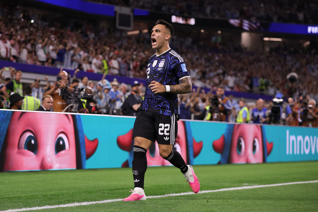 El delantero oriundo en Bahía Blanca, Lautaro Martínez, festeja su primer gol en el Mundial 2026.