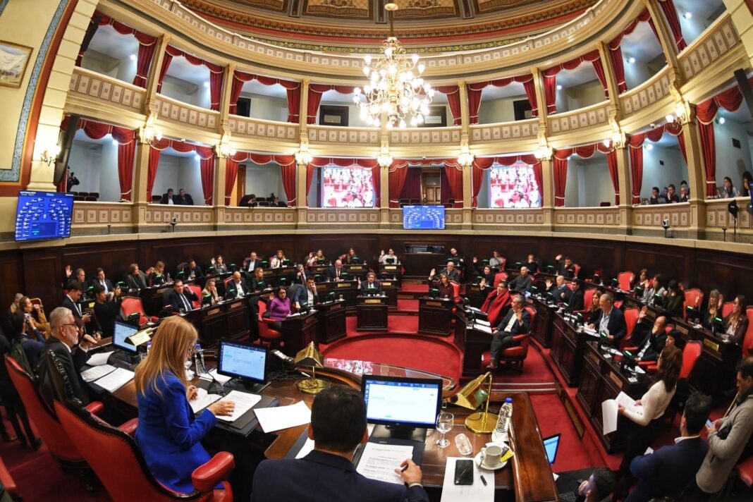 Diputados Bonaerenses realizó su informe mensual sobre la actividad en la Cámara alta. Qué senadores presentaron más proyectos en junio.