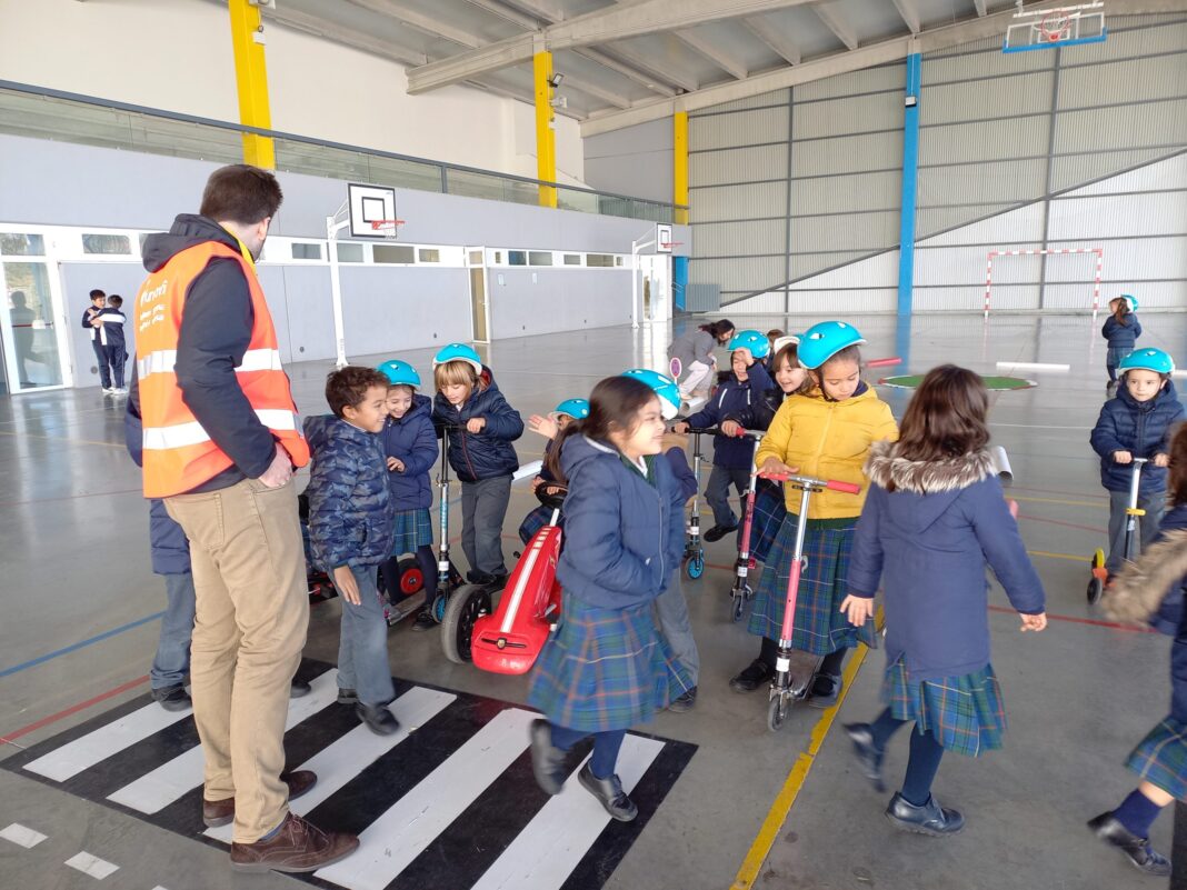 La senadora bonaerense, Mónica Macha, presentó un proyecto de ley para incorporar la educación vial como contenido obligatorio en la currícula escolar.