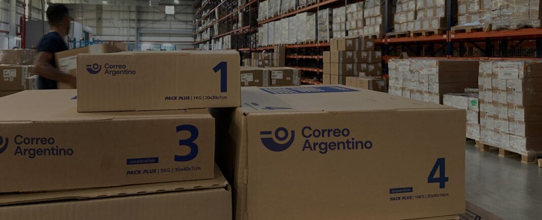 El Gobierno nacional de Javier Milei profundiza el ajuste en Correo Argentino con el cierre de 300 sucursales, pueblos incomunicados, 6 mil retiros voluntarios y sueldos congelados.