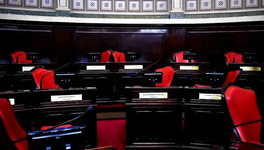 Schiavone advirtió que la interna del oficialismo bonaerense mantiene frenadas las comisiones del Senado y demora el tratamiento de temas urgentes para la provincia.