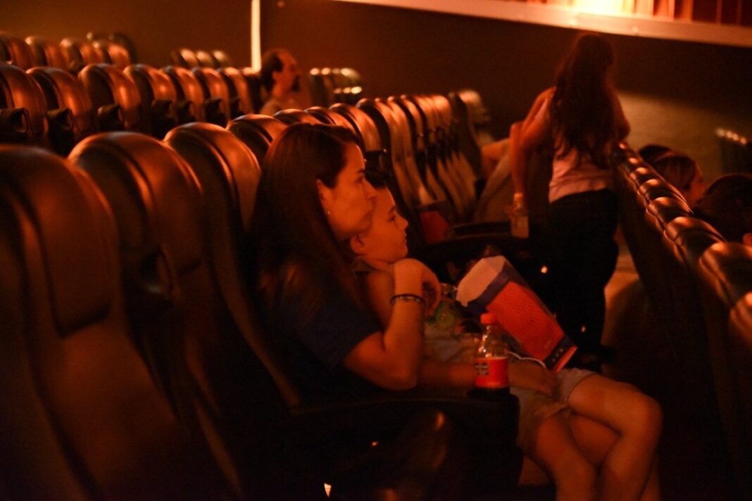 El diputado bonaerense de Fuerza Patria, José Ignacio Rossi, presentó un proyecto para garantizar funciones distendidas de cine y teatro para personas neurodivergentes.