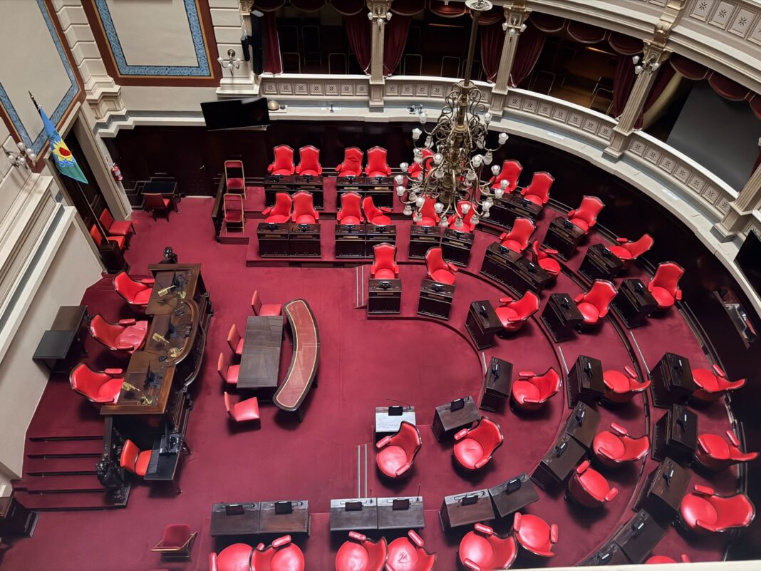 El Senado bonaerense transitó un semestre con una parálisis sin igual para un año no electoral. En números, el trabajo de cada uno de los 46 legisladores.