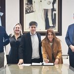 Kicillof firmó convenios de leasing con intendentes para la compra de maquinaria El gobernador Axel Kicillof firmó contratos de leasing con intendentes por más de $14.179 millones para la compra de bienes de capital.