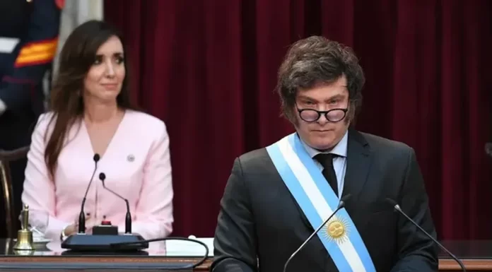 Milei y Villarruel volverán a coincidir durante la vigilia por el Día de la Independencia A pesar del divorcio político, el presidente Javier Milei volverá a coincidir con su compañera de fórmula, Victoria Villarruel, durante la vigilia por el Día de la Independencia en Tucumán.