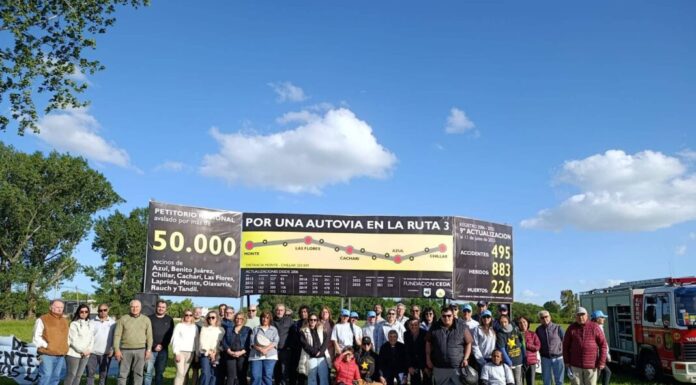 Vecinos autoconvocados de Azul volverán a protestar por el mal estado de las rutas nacionales Vecinos autoconvocados de Azul volverán a protestar este domingo por el mal estado de las rutas nacionales.