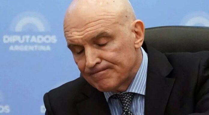 Espert declara en la causa en su contra por presunto lavado de dinero José Luis Espert enfrenta este martes su primera declaración ante la Justicia en el marco de la causa que lo investiga por presunto lavado de dinero.