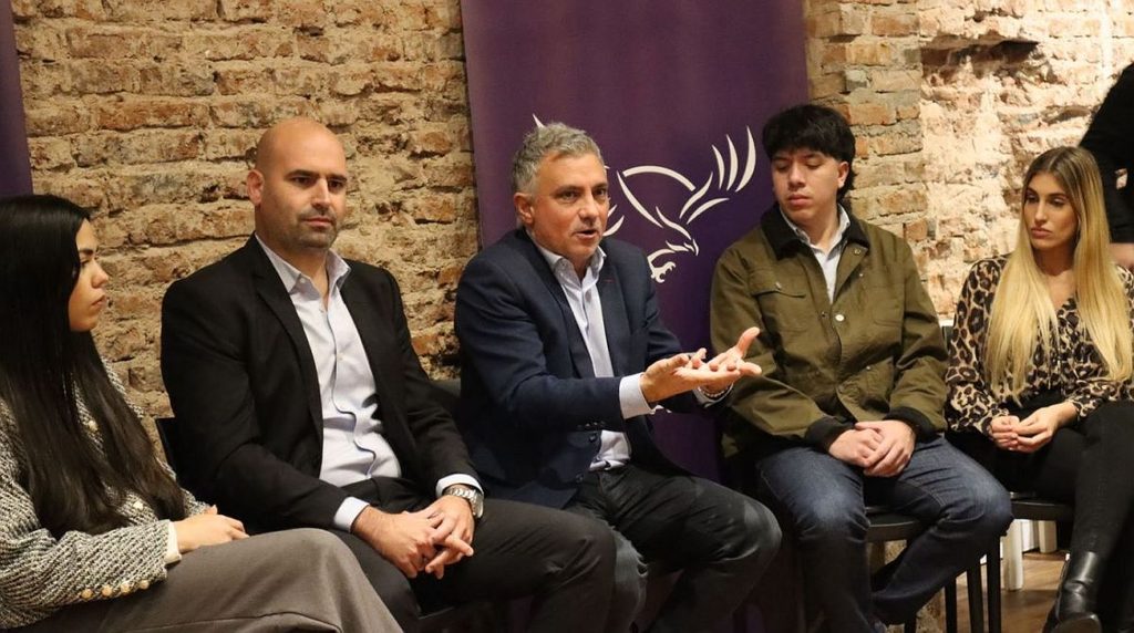 El diputado libertario Pablo Morillo volvió a defender el proyecto para bajar a 18 años la edad mínima para ser concejal bonaerense.