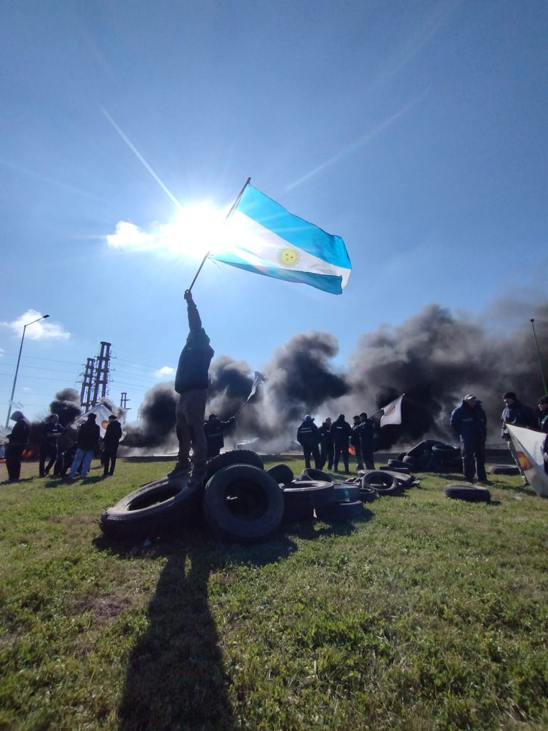 Oscar Casco advirtió que la reducción de personal en sectores críticos podría poner en riesgo la planta de Air Liquide y a la ciudad de Campana.