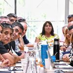 Axel Kicillof también les ofreció un 7% a los estatales bonaerenses El Ejecutivo provincial propuso a los estatales bonaerenses un 5% de aumento para junio y otro 2% para agosto. Los gremios definirán si aceptan entre hoy y el miércoles.