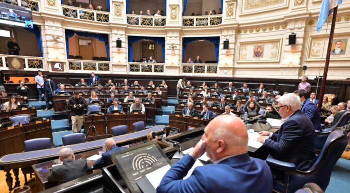 Mientras Argentina se jugaba el pase a cuartos de final, Diputados convocó a su tercera sesión ordinaria La Cámara de Diputados bonaerense convocó a su tercera sesión ordinaria del año, mientras Argentina le remontó agónicamente a Egipto y se clasificó a los 8° del Mundial.