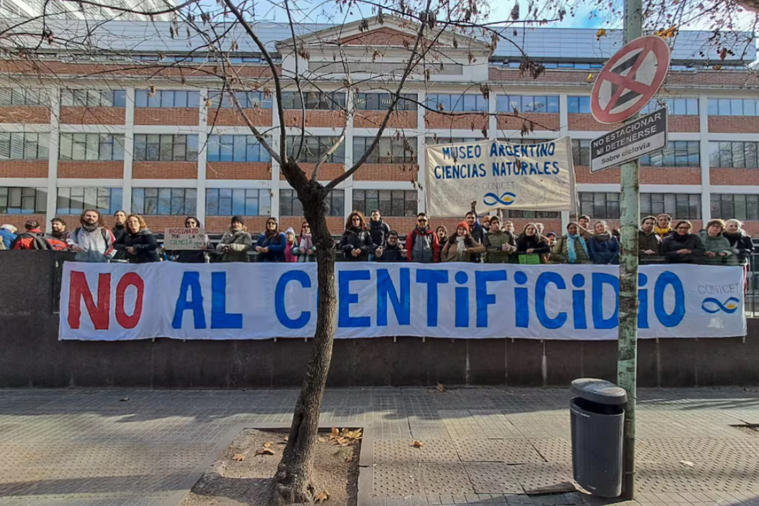 En la previa del paro convocado por ATE, senadores bonaerenses presentaron un proyecto para repudiar los despidos en la CNEA