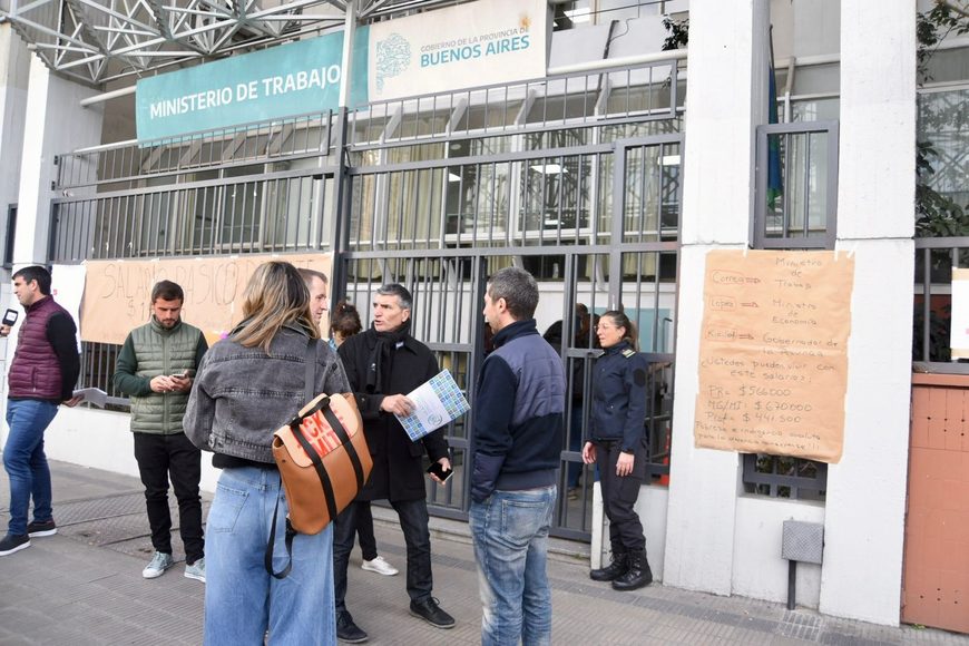 El Ministro de Trabajo de la provincia de Buenos Aires espera que los estatales y docentes bonaerenses acepten el aumento del 7% que ofreció el Ejecutivo. 