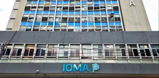 La diputada libertaria Mariela Vitale reactivó la presión opositora por IOMA y cuestionó el destino de los fondos de la obra social bonaerense.