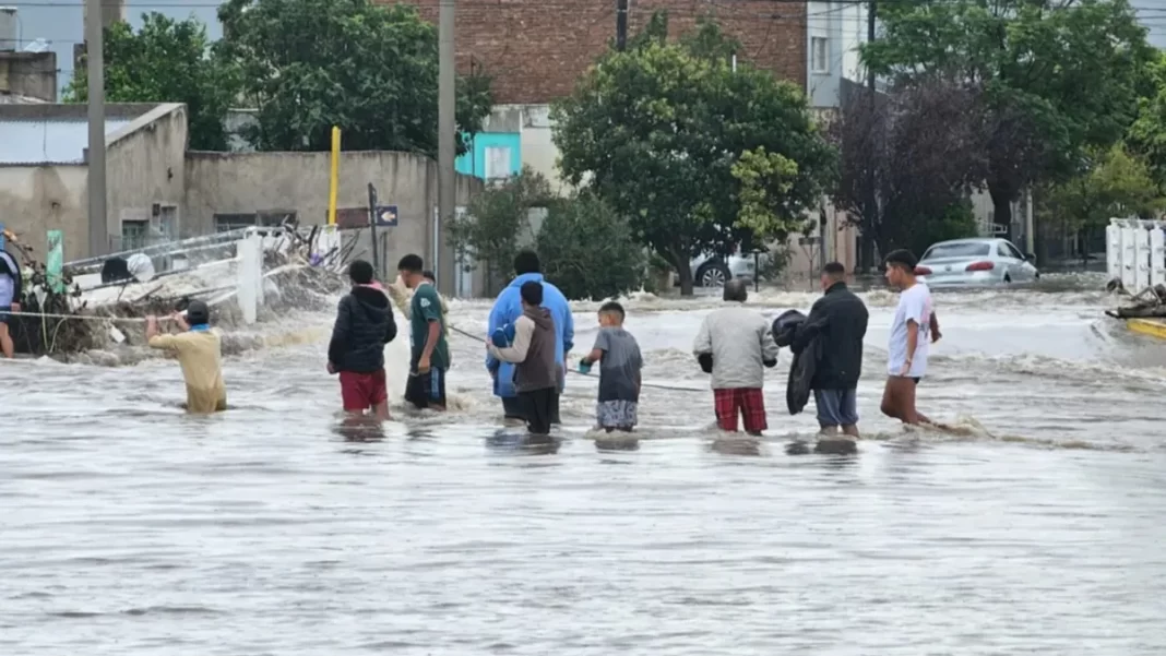 El diputado de LLA y exintendente de Bahía Blanca, Héctor Gay, presentó una iniciativa para reactivar la economía local, que sigue afectada por la inundación de marzo de 2025.
