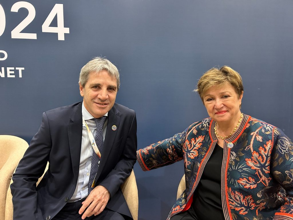 Luis Caputo recibirá a la titular del FMI, Kristalina Georgieva, para dialogar sobre el plan económico del Gobierno. 
