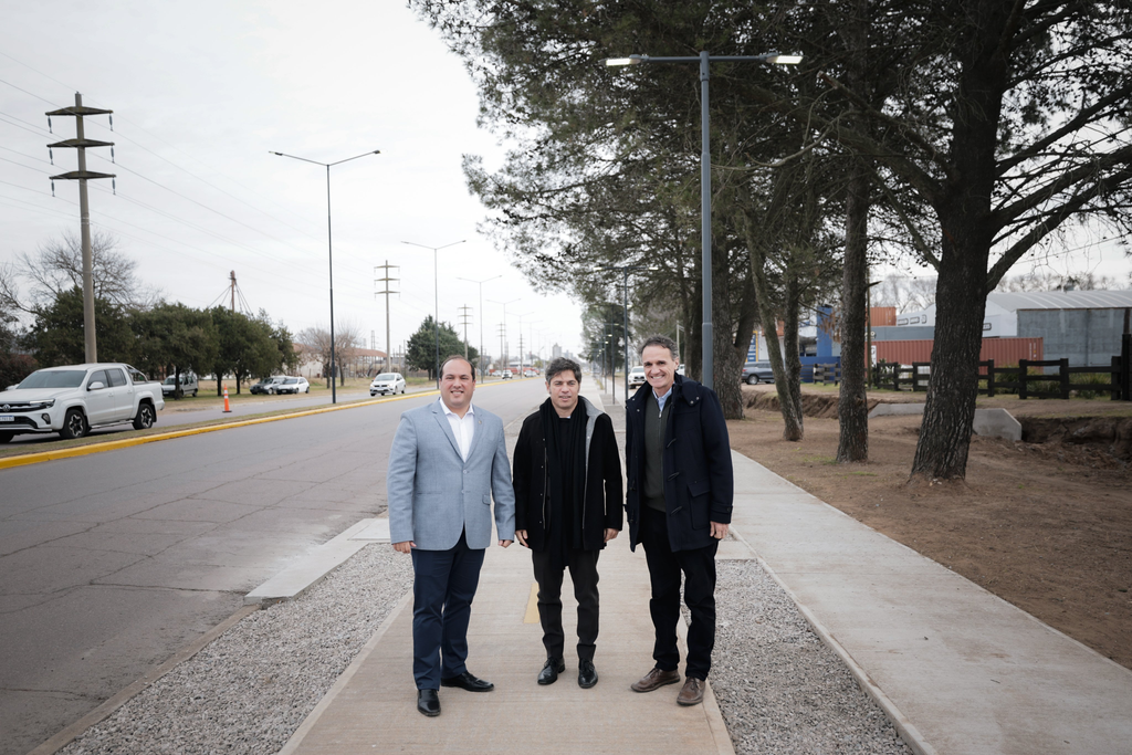 El intendente de Trenque Lauquen, Francisco Recoulat, celebró la inauguración de un nuevo centro de salud y la entrega de más de 400 escrituras para las familias del distrito. 