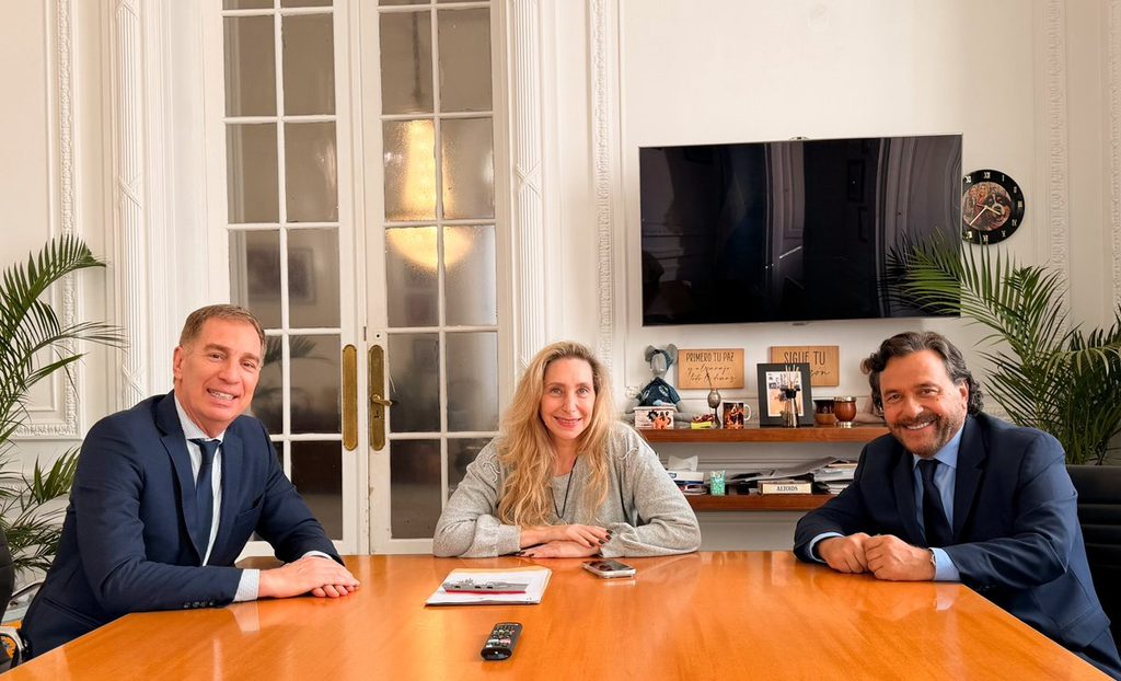El flamante Jefe de Gabinete, Diego Santilli, analizó con Karina Milei en la mesa política los siguientes pasos para sumar apoyo a la suspensión de las PASO.