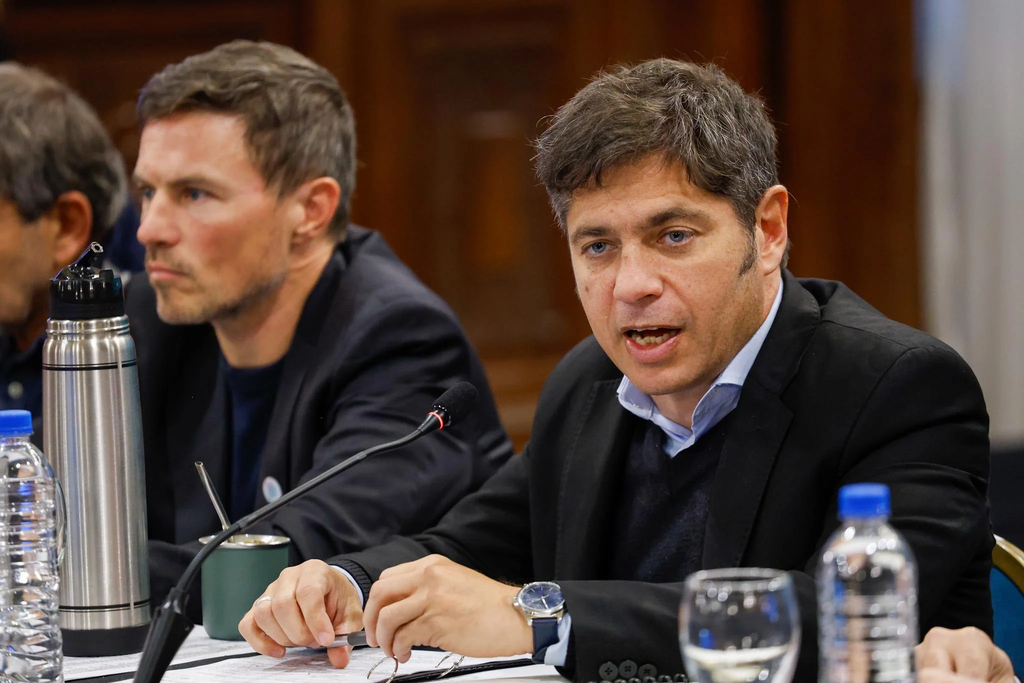 Post Mundial de Futbol, el gobernador bonaerense, Axel Kicillof, planea encabezar una gira por el interior del país a fin de apuntalar su proyección de cara al 2027.