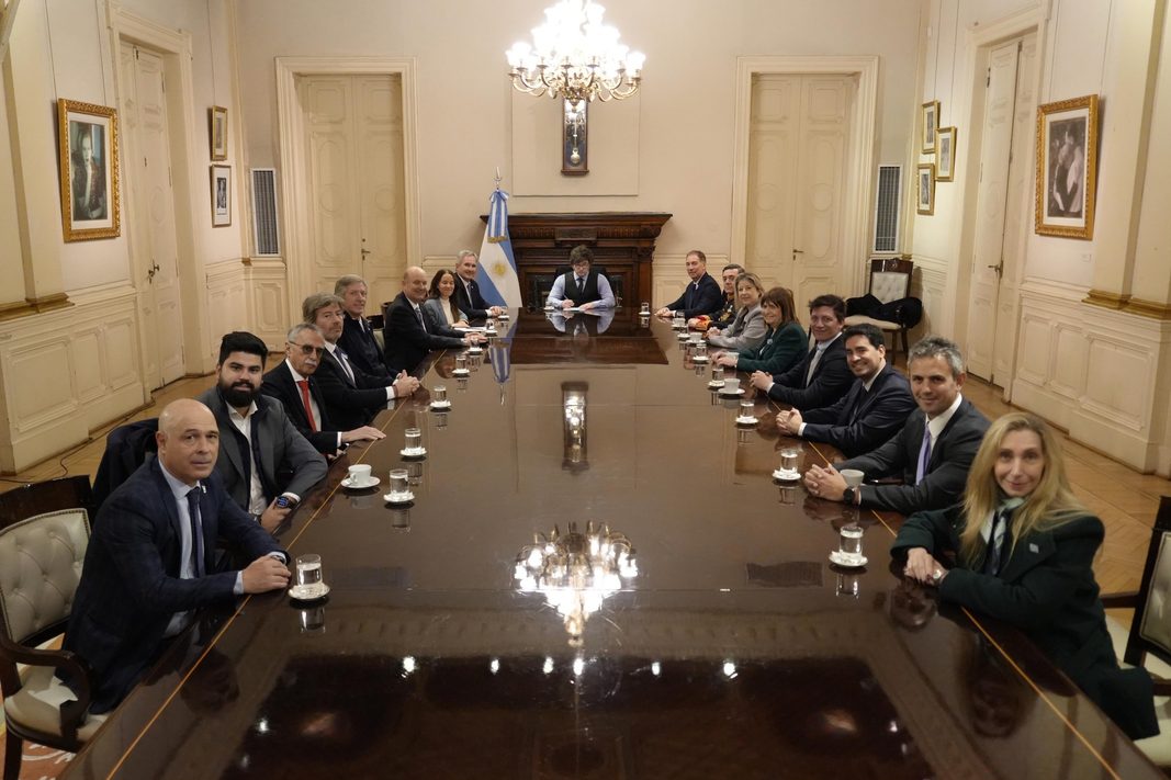 El presidente Javier Milei reunió a funcionarios y legisladores para avanzar en el segundo semestre con la reforma a la carta orgánica del Banco Central.