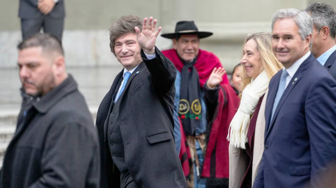 Milei ratificó los cambios en el BCRA y sostuvo que el “shutdown” evitará el déficit fiscal El presidente, Javier Milei, volvió a defender la reforma de la Carta Orgánica del BCRA y el proyecto para implementar un mecanismo de “shutdown”.