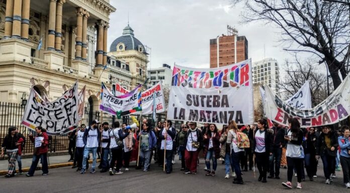 Un proyecto en Diputados alerta por las restricciones en las licencias por violencia de género para docentes bonaerenses El diputado, Christian Castillo, advierte por la aplicación de las licencias a docentes bonaerenses por violencia de género.