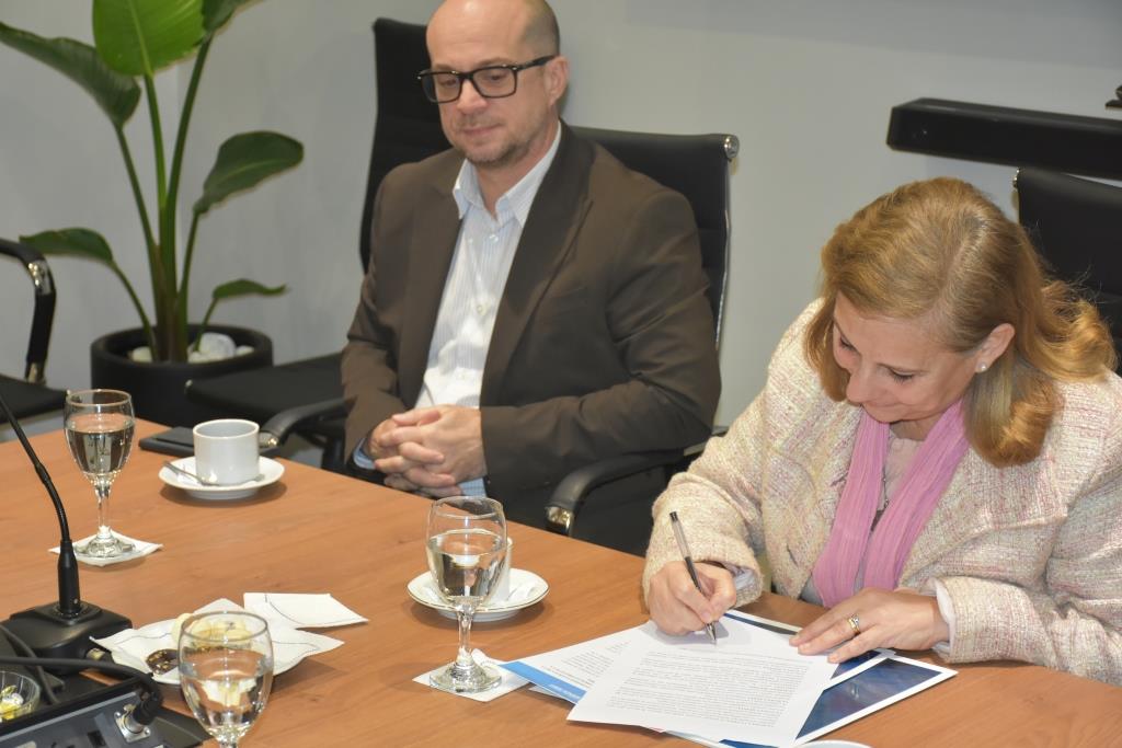 La UCALP y el Gobierno bonaerense firmaron un convenio marco para avanzar en el desarrollo de un proyecto de viviendas intergeneracionales en La Plata.