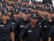 La Policía bonaerense también recibirá un aumento salarial del 7% en dos tramos Al igual que a los estatales y docentes de la Provincia, el Gobierno de Axel Kicillof le otorgará un 7% de aumento a los oficiales de la Policía bonaerense.