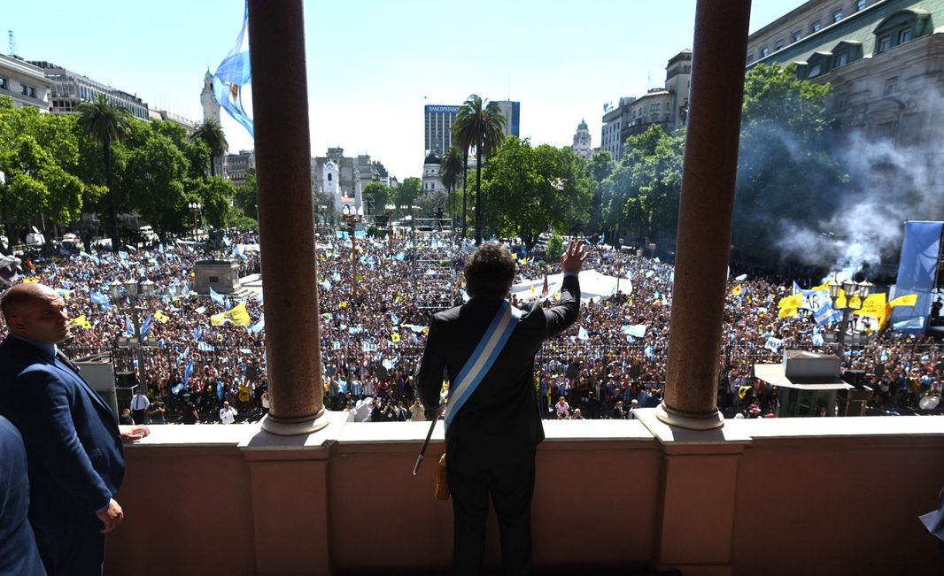 El Gobierno reordena su estrategia para impulsar la reelección de Javier Milei en 2027, con la gestión económica y el diálogo como ejes centrales.