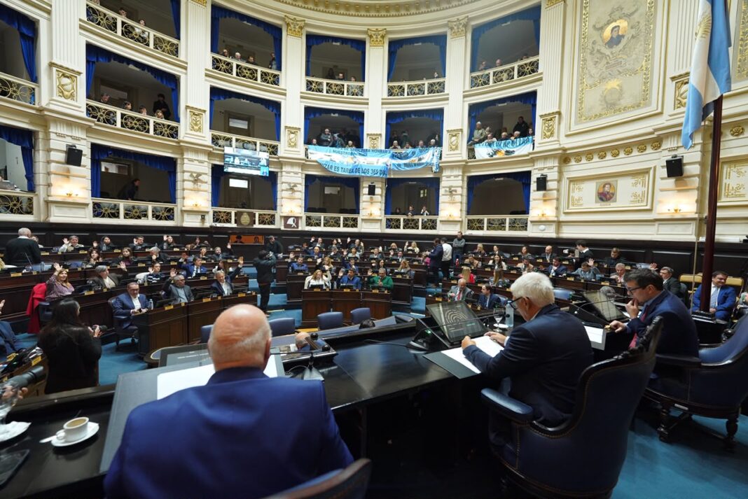 En la sesión de esta tarde, el bloque de diputados de Fuerza Patria definió los nombres de los legisladores que ocuparán una silla en el Consejo de la Magistratura.