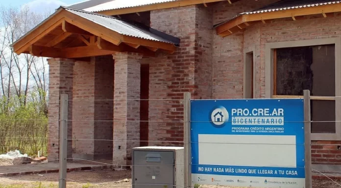 Milei quiere subastar terrenos en Junín y Mercedes con viviendas del ProCreAr sin terminar El Gobierno de Javier Milei anunció la subasta de dos terrenos ubicados en Junín y Mercedes con viviendas del ProCreAr sin terminar.