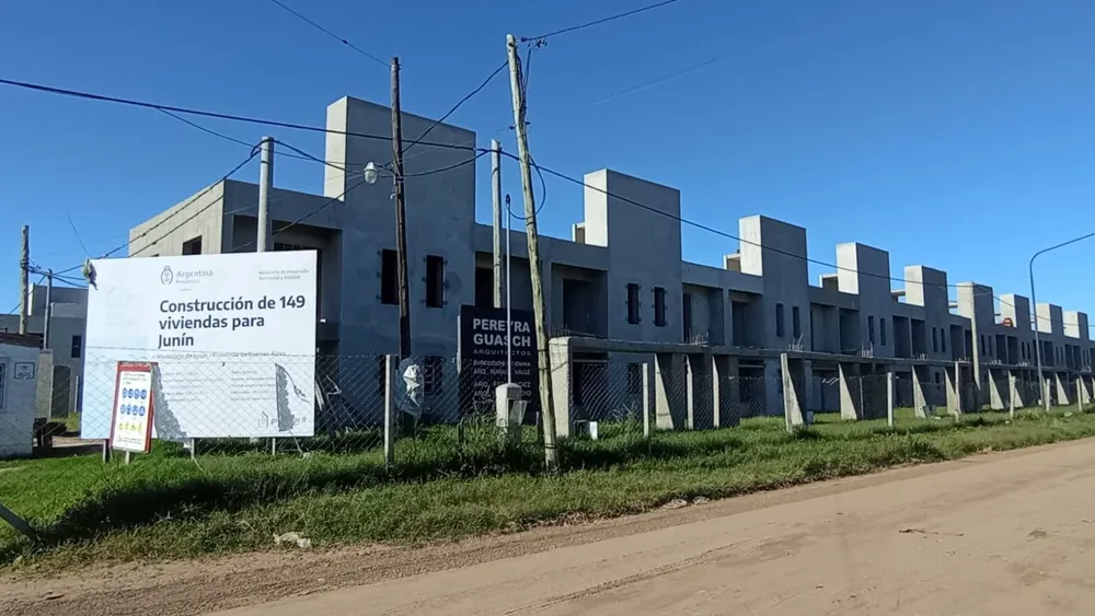El Gobierno de Javier Milei subasta el terreno de Junín donde se construían 149 viviendas del ProCreAr.