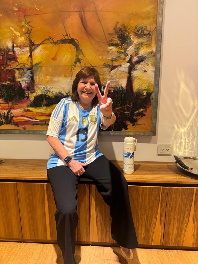 Tras el triunfo argentino, Bullrich comparó su trayectoria política con la de Messi y aseguró que los buenos pueden “jugar muchos mundiales”.