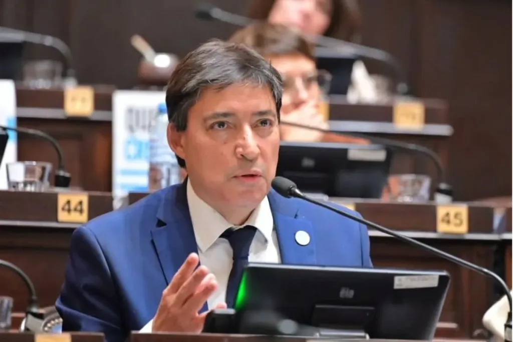 El integrante de la comisión de Servicios Públicos, Alejandro Acerbo destacó que la iniciativa podría aportar recursos clave a los municipios pequeños que cuentan con grandes industrias en su territorio.