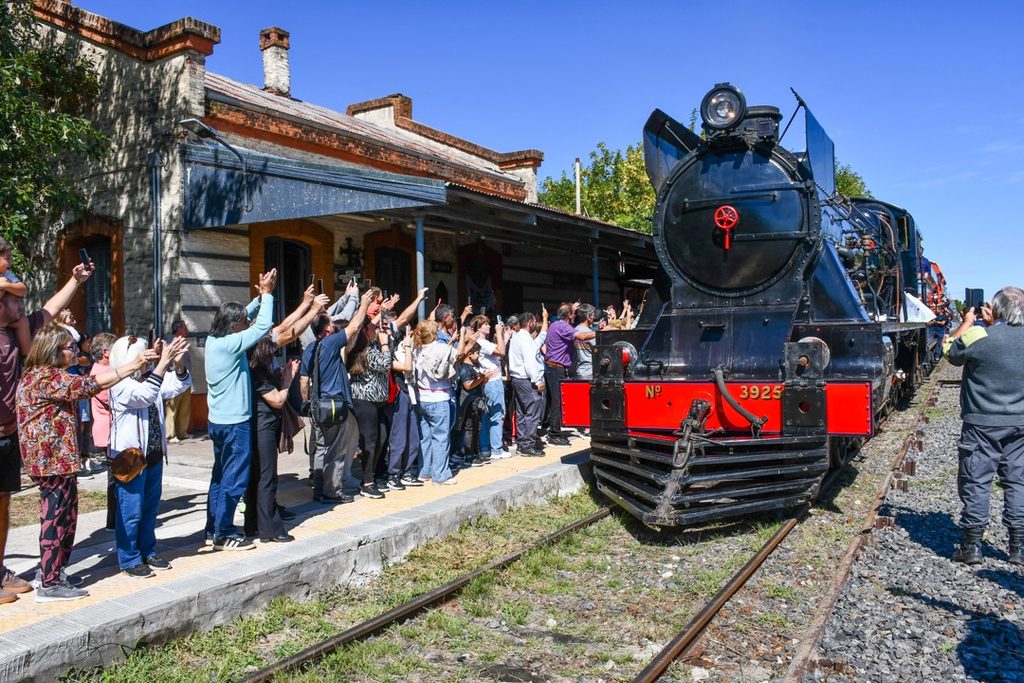 Lago destacó que los talleres ferroviarios de Mechita fueron el motor del desarrollo regional de Bragado y Alberti.