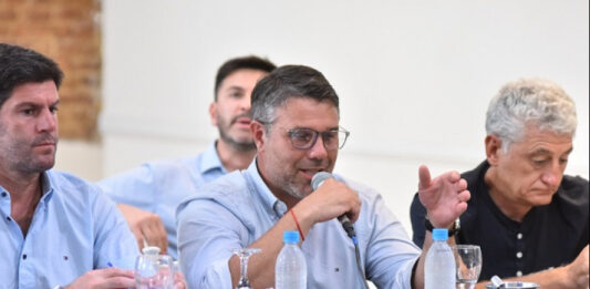 El intendente de Magdalena, Lisandro Fabián Hourcarde, sentó postura sobre la ley de seguridad pública del Gobierno bonaerense de Axel Kicillof.