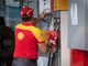 La Justicia instó a las petroleras a informar las subas de combustibles La Justicia Federal declaró inconstitucional una resolución del Ministerio de Economía que eliminó el sistema estatal de información sobre precios de combustibles,