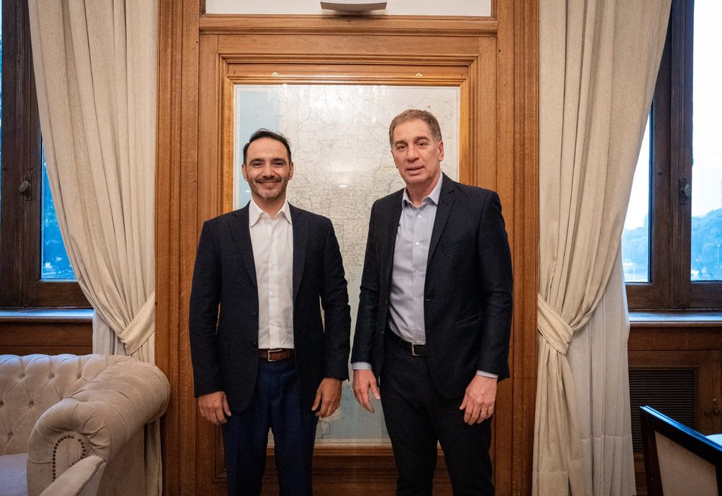 El jefe de Gabinete Diego Santilli comenzó la ronda de negociaciones con mandatarios provinciales, con el objetivo de sumar votos para los proyectos de reforma del gobierno.