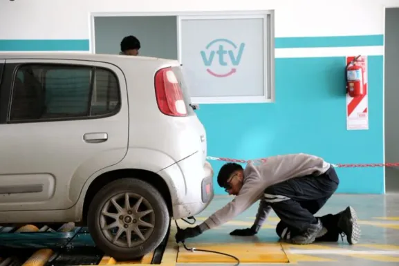 Legislatura bonaerense: ingresan una ley para municipalizar el trámite de la VTV Un dirigente guaminense propuso en la Legislatura una ley para municipalizar la VTV bonaerense y transferir su recaudación a las comunas.