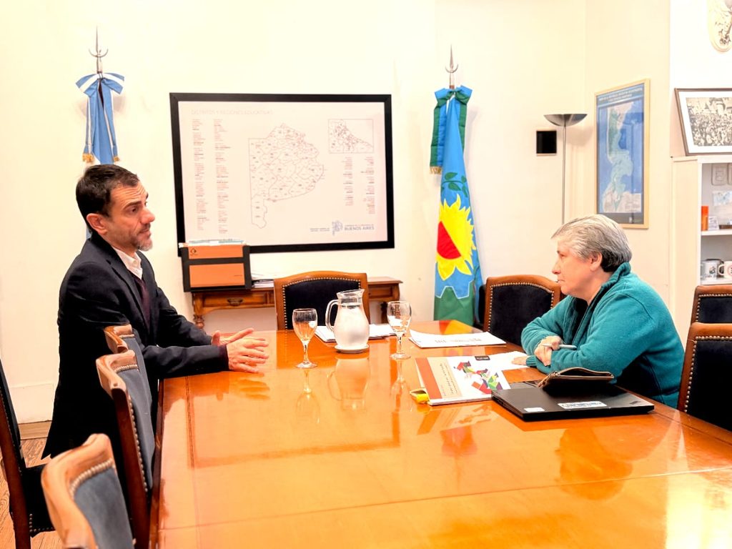 El senador bonaerense del PRO, Pablo Petrecca, le detalló a Terigi las cuatro iniciativas que impulsa en materia educativa, con eje en su gestión en Junín.