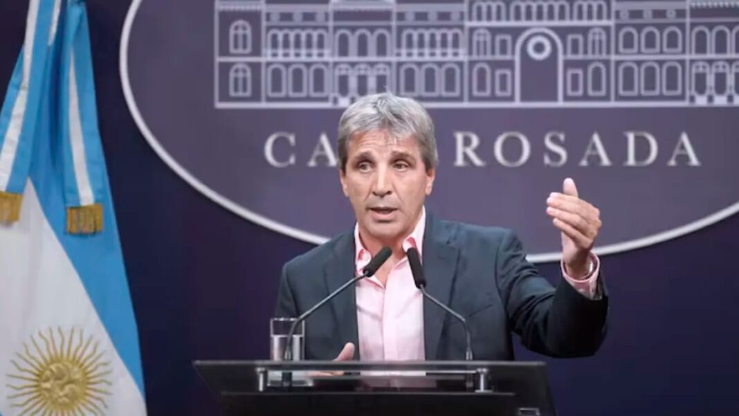 El ministro de Economía, Luis Caputo, encabezó este miércoles una conferencia de prensa en donde brindó detalles sobre el nuevo proyecto de Inocencia Fiscal II del Ejecutivo nacional.