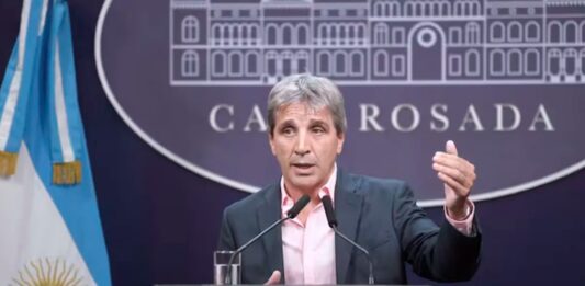 El ministro de Economía, Luis Caputo, encabezó este miércoles una conferencia de prensa en donde brindó detalles sobre el nuevo proyecto de Inocencia Fiscal II del Ejecutivo nacional.