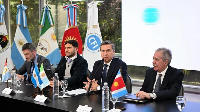 Ante la amenaza de la llegada del Super Niño, gobernadores del norte y litoral argentino apuran una cumbre con el Gobierno nacional para planificar medidas. 