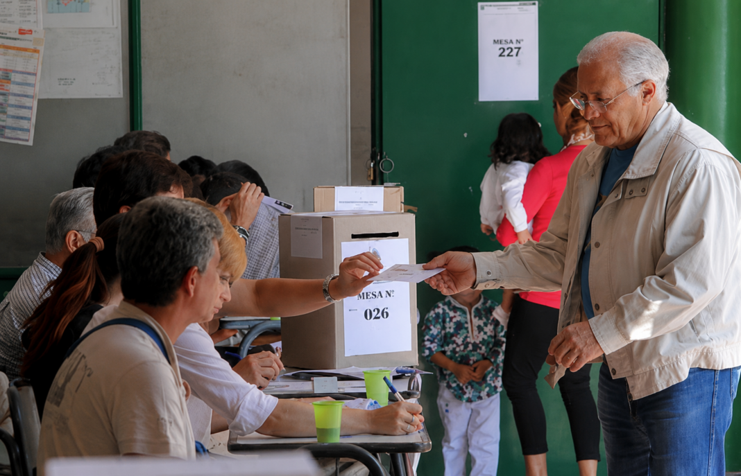 La diputada de Fuerza Patria, Sofía Vannelli, busca ampliar la participación política de adultos mayores con su incorporación obligatoria en las listas electorales. 
