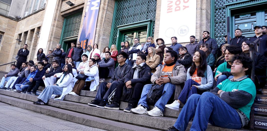 El Gobierno nacional ratificó que las universidades públicas pueden cobrarles a estudiantes extranjeros sin residencia permanente en el país.