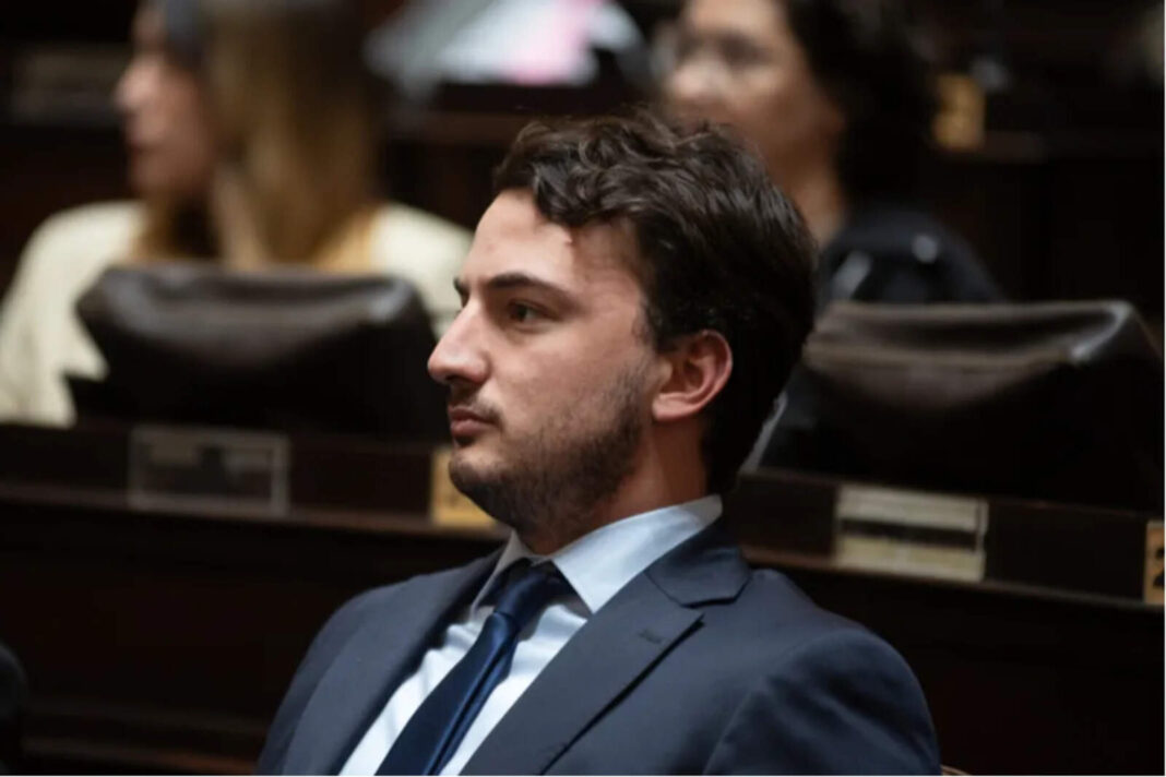 El ministro de Salud de la provincia de Buenos Aires, Nicolás Kreplak, cruzó a legisladores bonaerenses de La Libertad Avanza por querer arancelar la salud a los extranjeros.