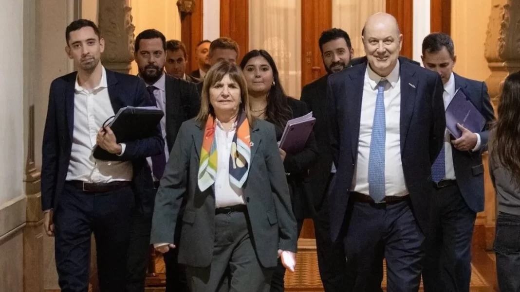 Patricia Bullrich y Federico Sturzenegger aceptaron los cambios en la ley de propiedad privada y buscan aprobarla en la primera sesión del Senado post receso invernal.