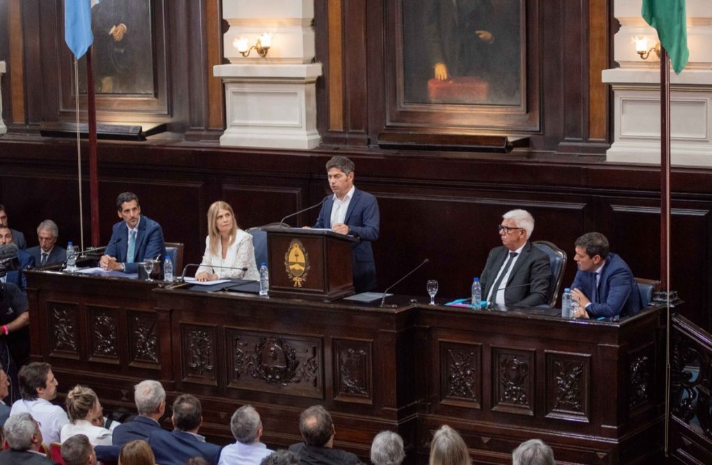 Desde General Alvear, Kicillof dejó entrever que no enviará un proyecto para habilitar las reelecciones indefinidas y que la decisión pasará por la Legislatura bonaerense.
